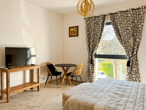 Chambre d'hôtes LACOSTE avec vue sur le jardin