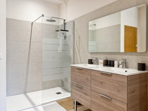 Salle de bain LACOSTE avec grande douche