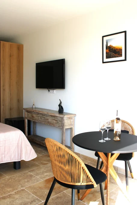 Chambre d'hôtes de charme GORDES avec vue sur les platanes centenaires