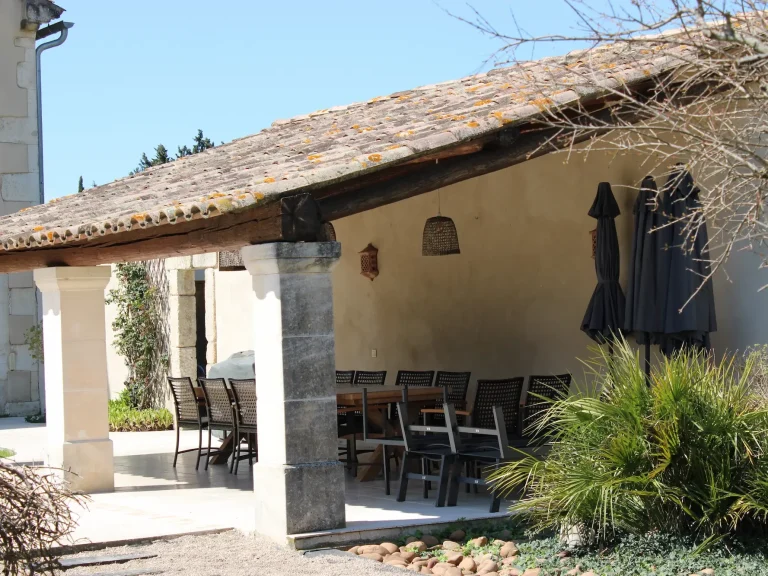 Spacieuse terrasse avec cuisine d'été