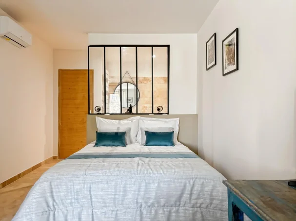 Chambre d'hôtes CUCURON avec vue sur le jardin