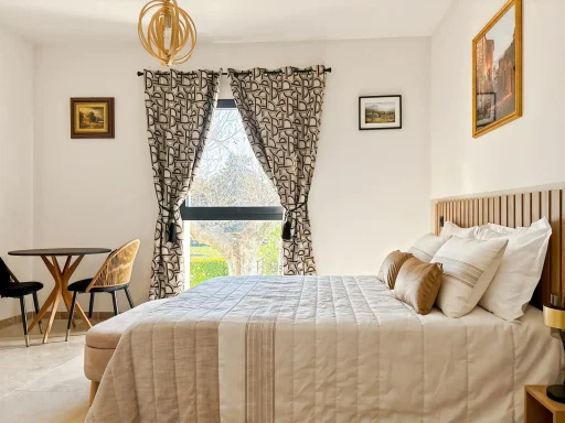 Chambre d'hôtes LACOSTE avec vue sur le jardin